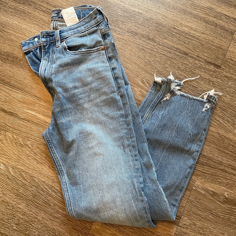 Straight legs, ankle length